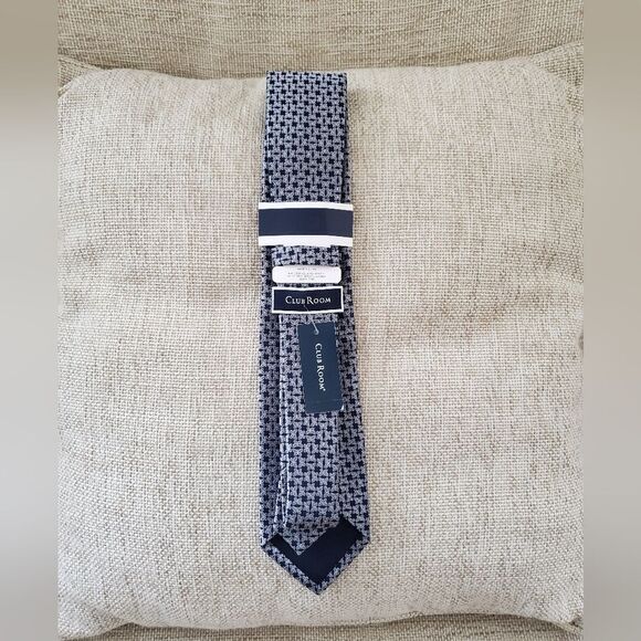 Club Room Classic All-Over Butterfly Neck Tie Navy & Silver 3.25" - Picture 6 of 7